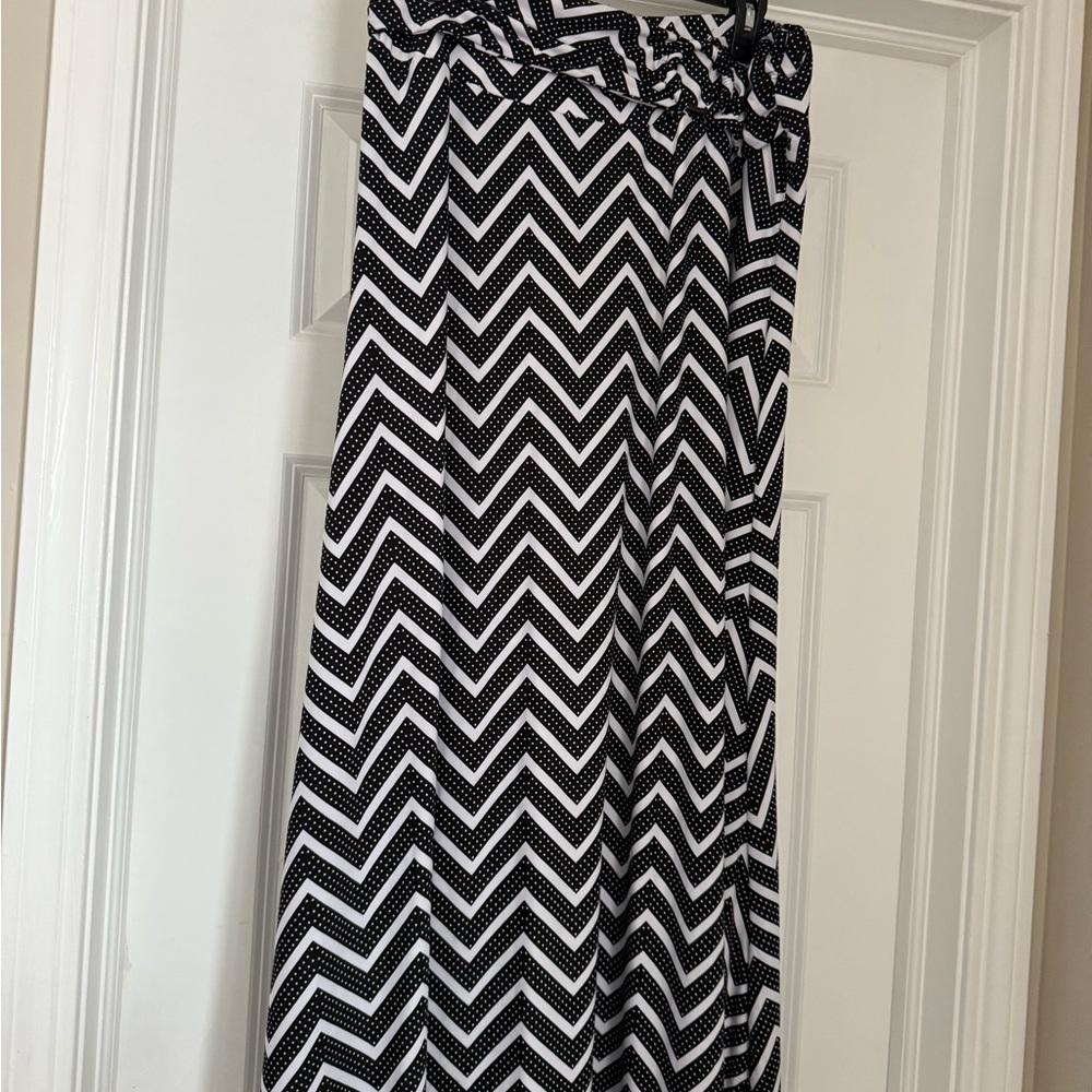 NWOT Black and White Chevron Skirt Size 1X